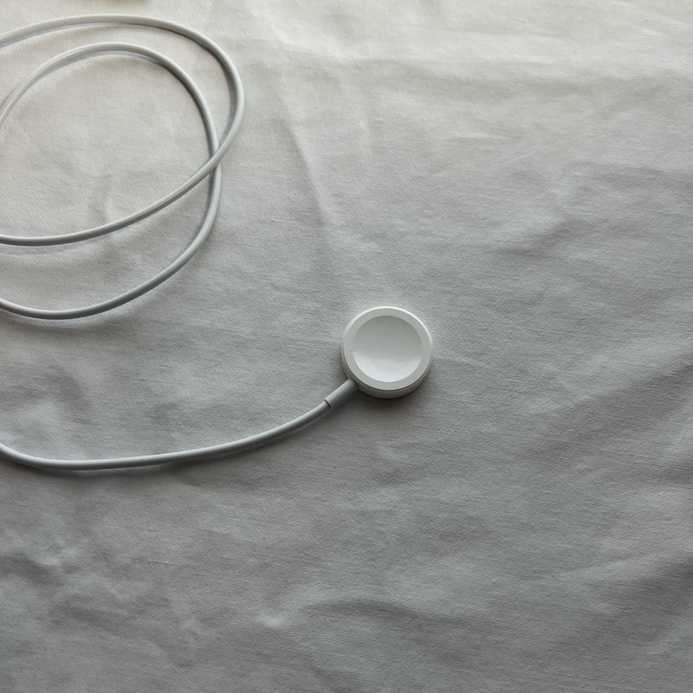 Apple Watch SE New 40MM Alluminum Case with Charger - Picture 4 of 10